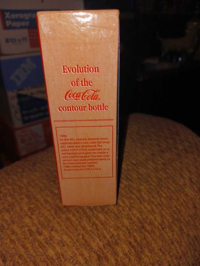 Coca-Cola Miniature Coke Bottles Connect Legacy #6 Bottles 2006 - Coca-Cola vinyl figure collectible - Main Image 4