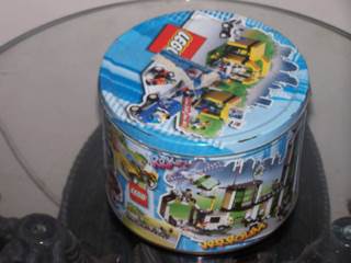 Biscuit Tin  lego collectible [Barcode 031784004809] - Main Image 1