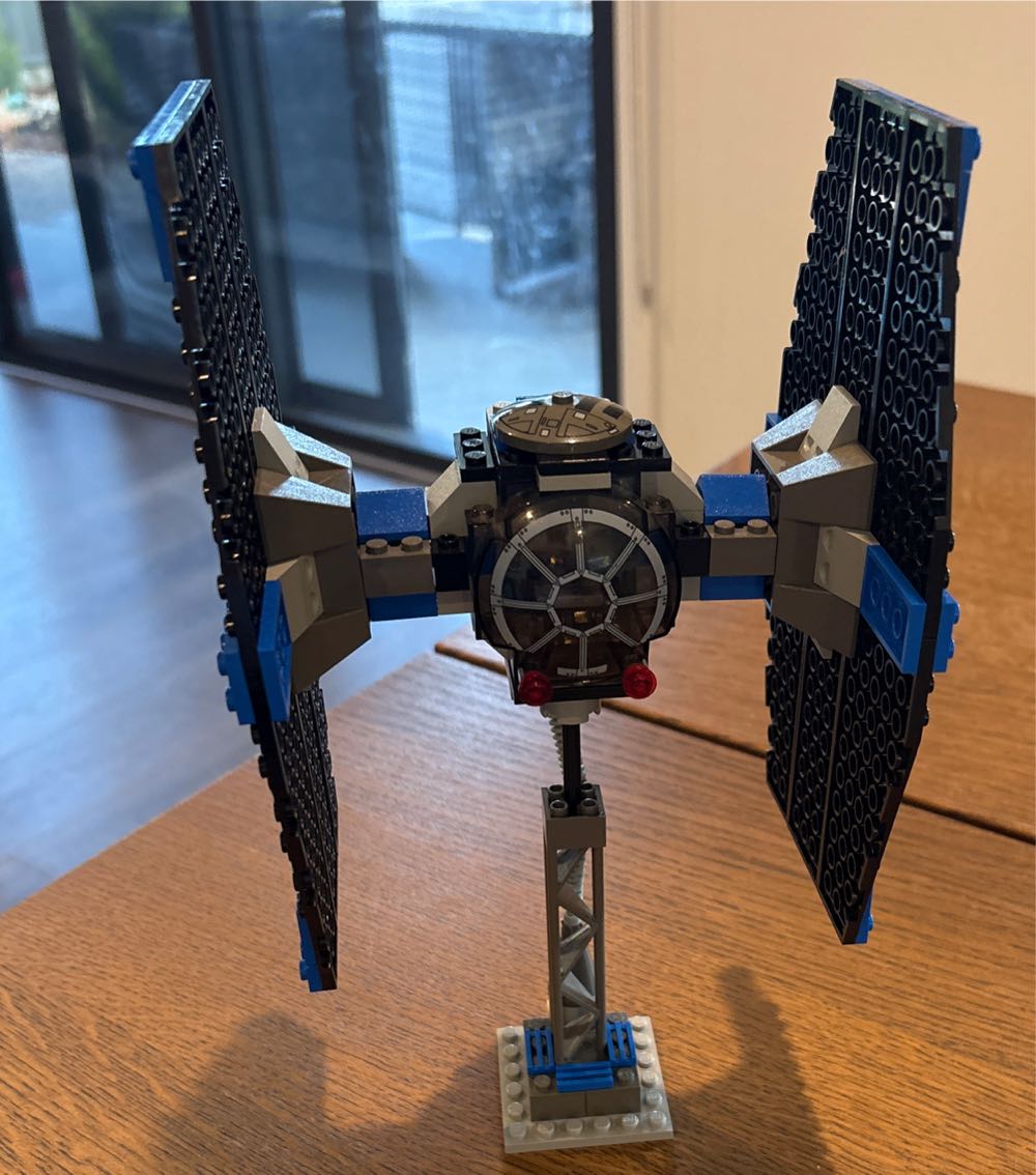 Tie Fighter - Star Wars lego collectible [Barcode 042224077468] - Main Image 3