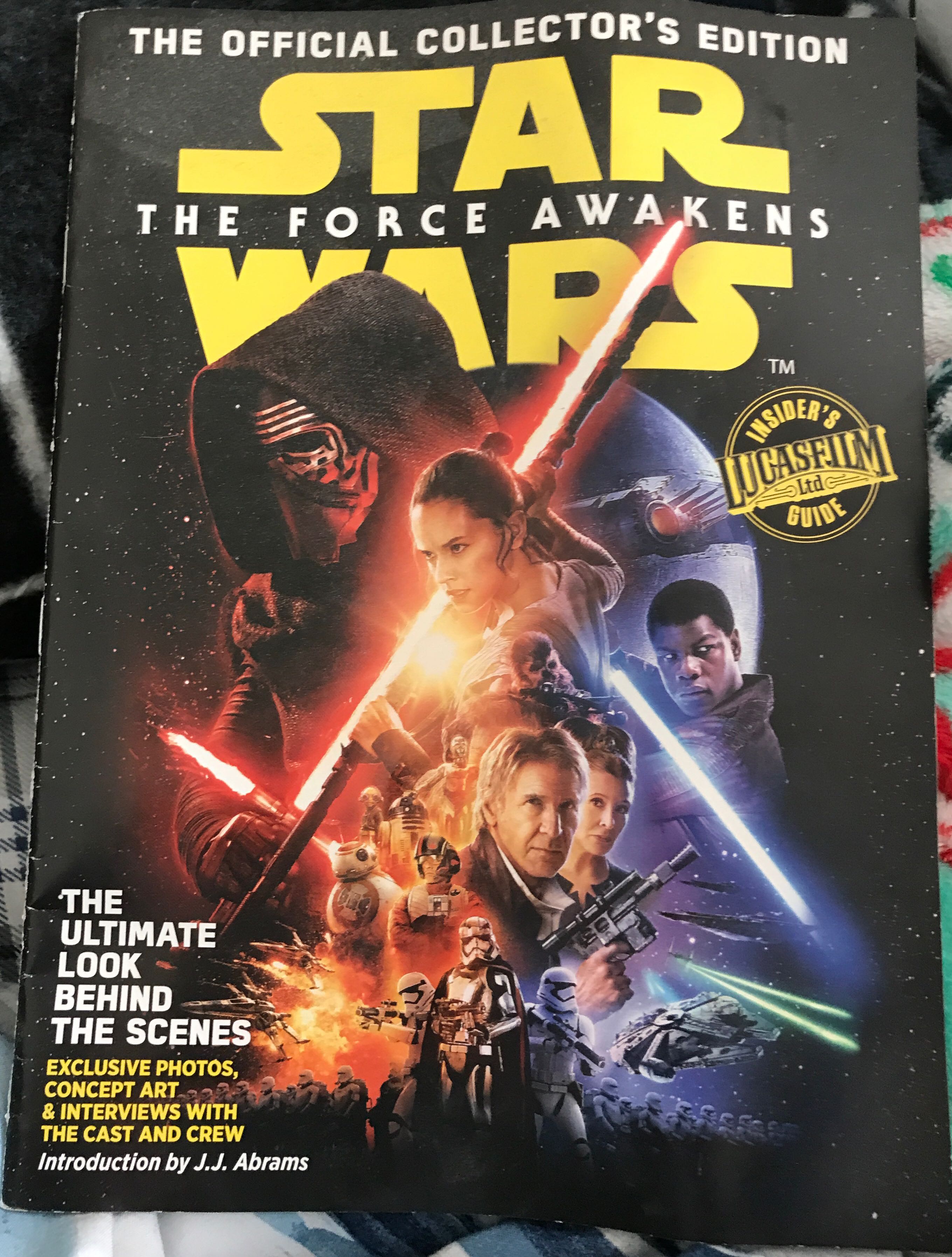 The Official Collector’s Edition Star Wars The Force Awakens  magazine collectible [Barcode 9781942556336] - Main Image 1