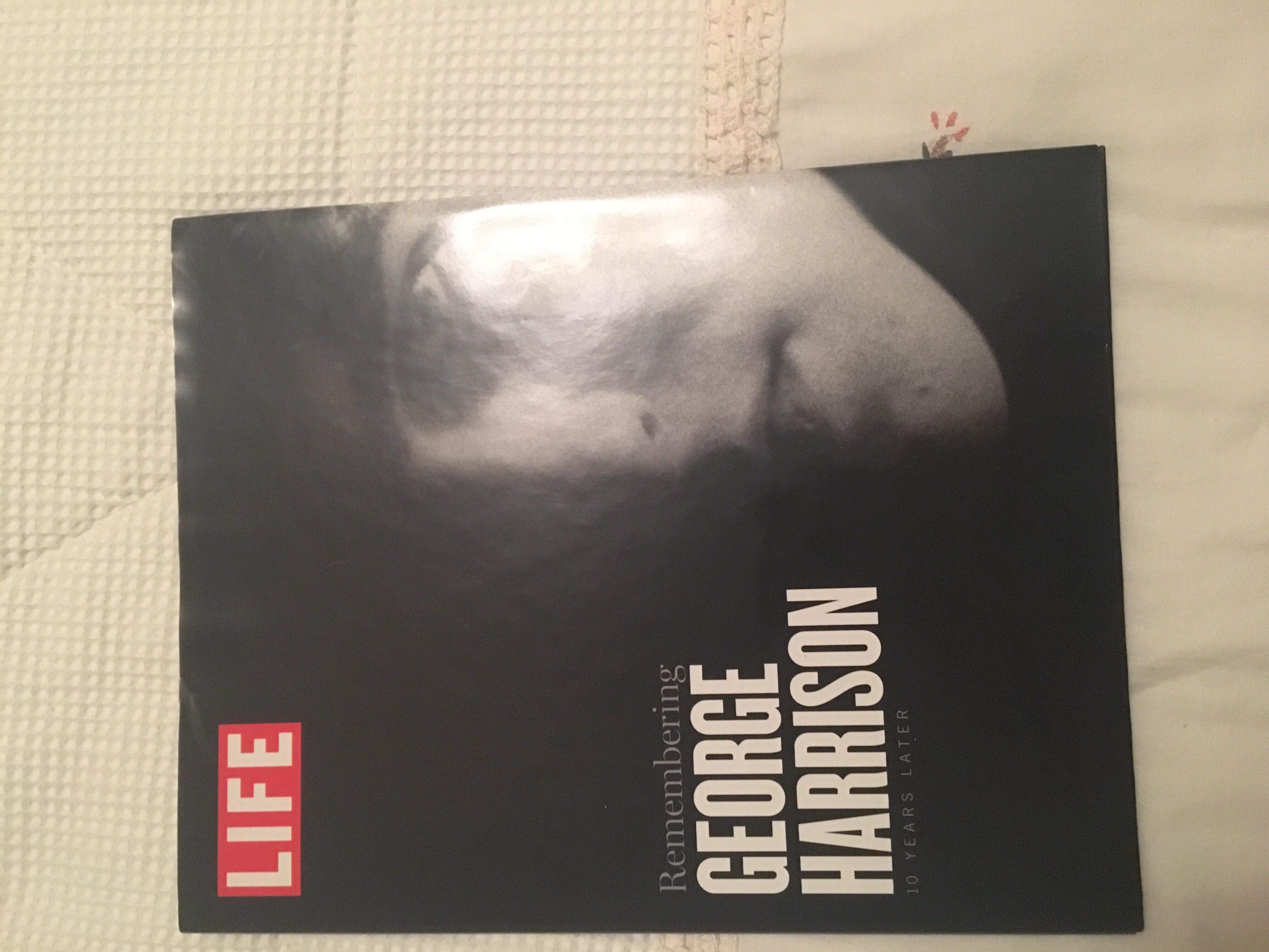 Life- Remembering George Harrison  magazine collectible [Barcode 9781603202435] - Main Image 1