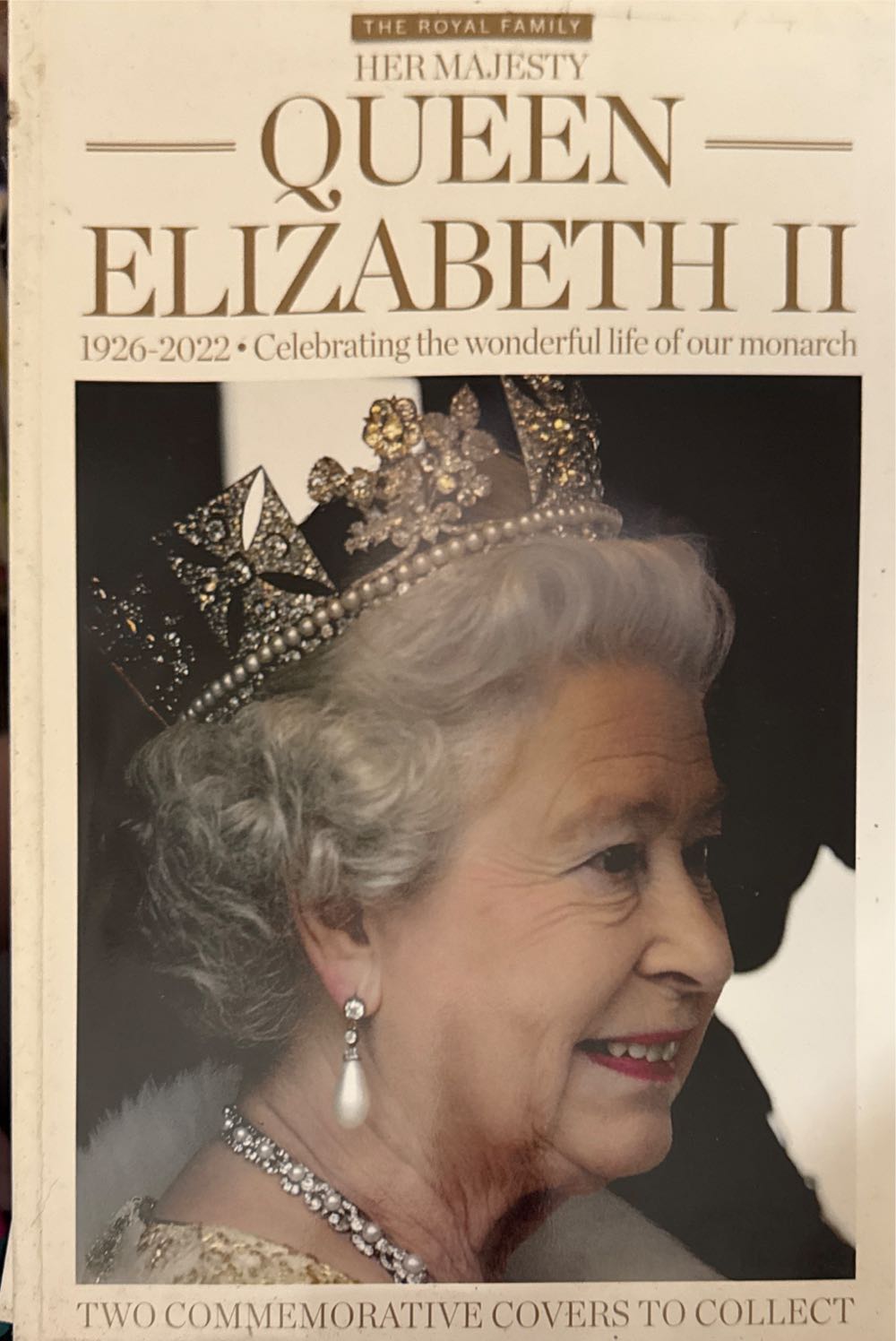Royal Family: Queen Elizabeth 1926-2022  magazine collectible [Barcode 9781925951462] - Main Image 1