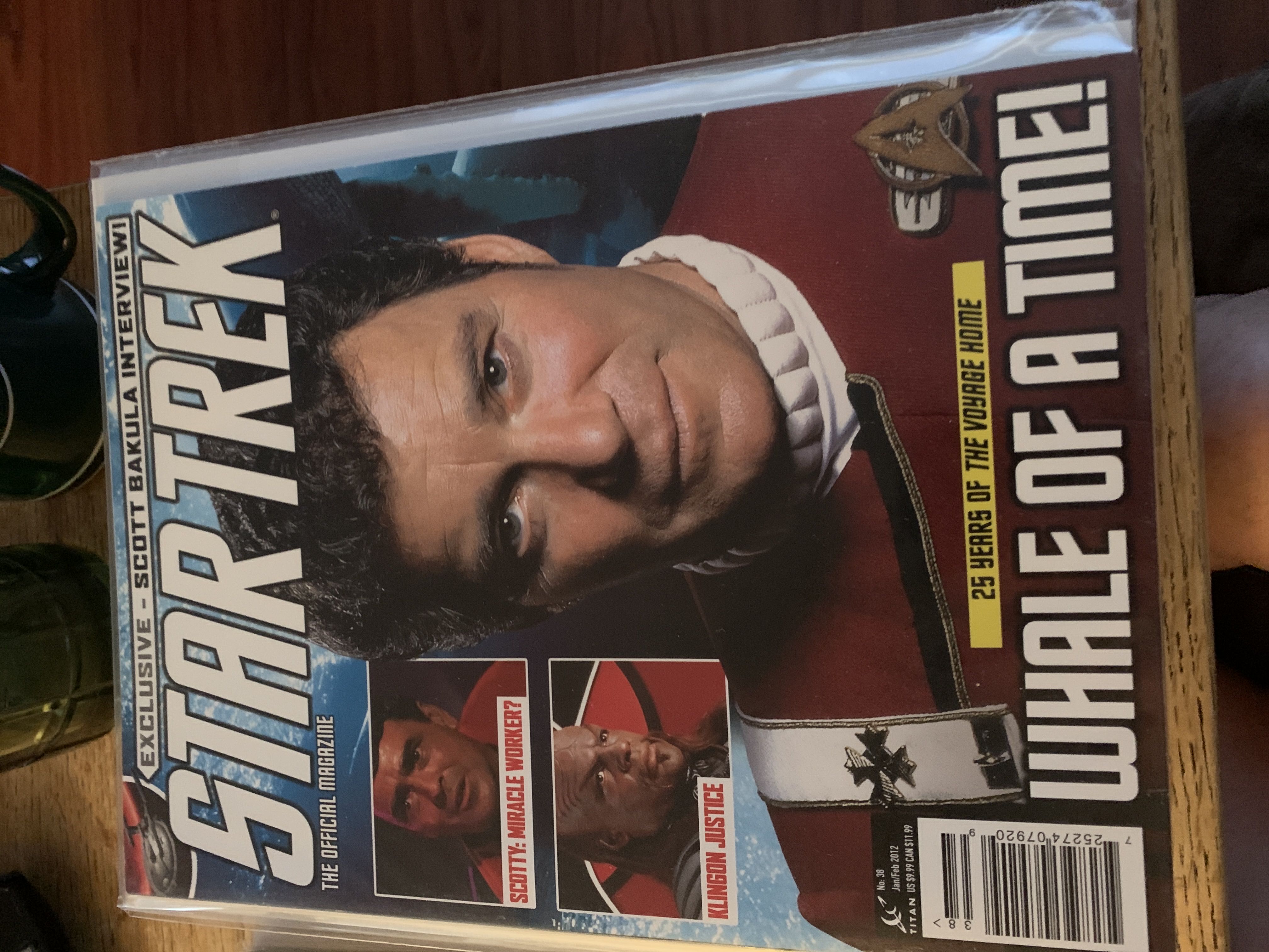 Star Trek Magazine  (January) magazine collectible [Barcode 725274079209] - Main Image 1