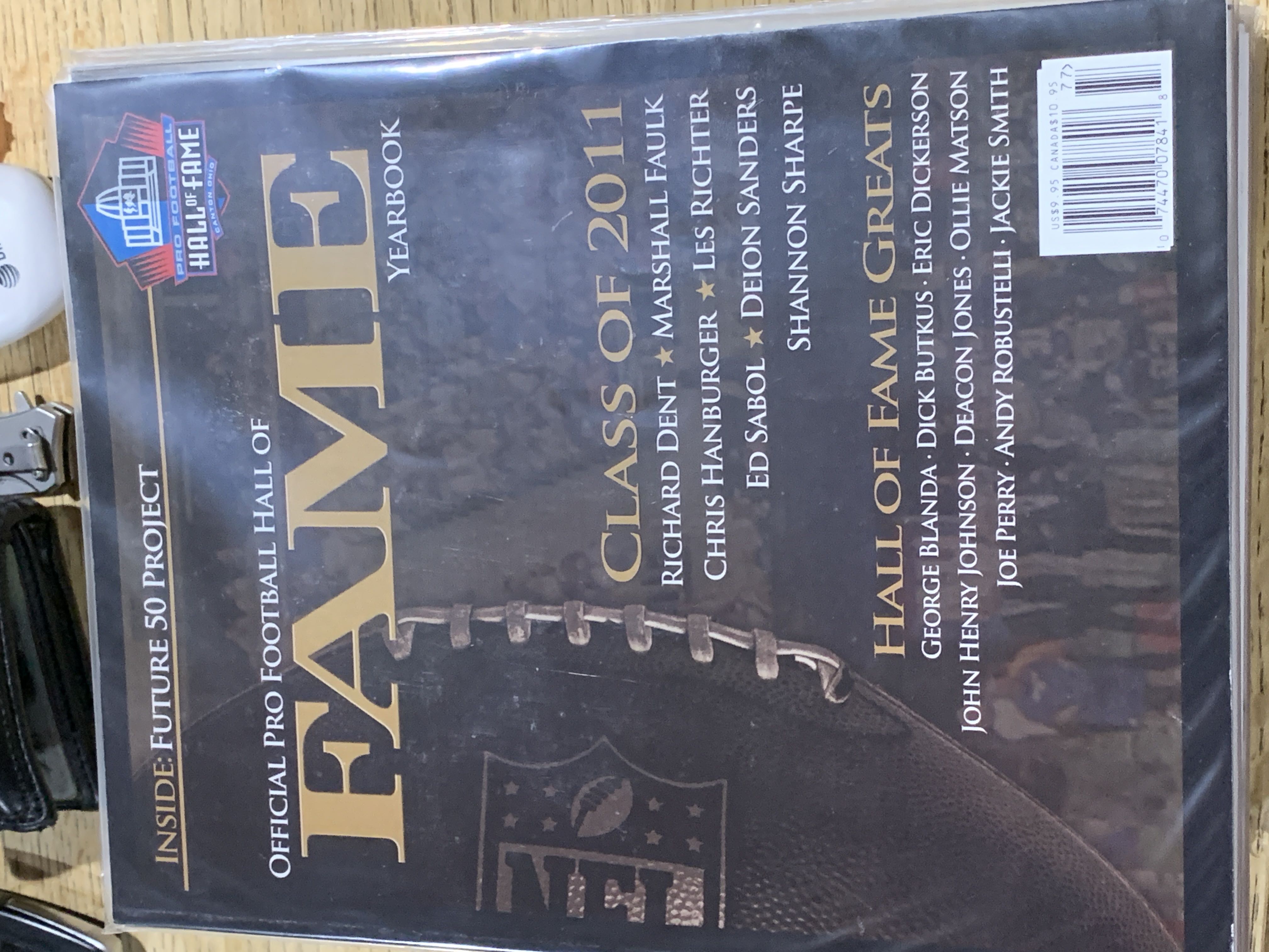 Pro Football Hall Of Fame  (July) magazine collectible [Barcode 074470078418] - Main Image 1