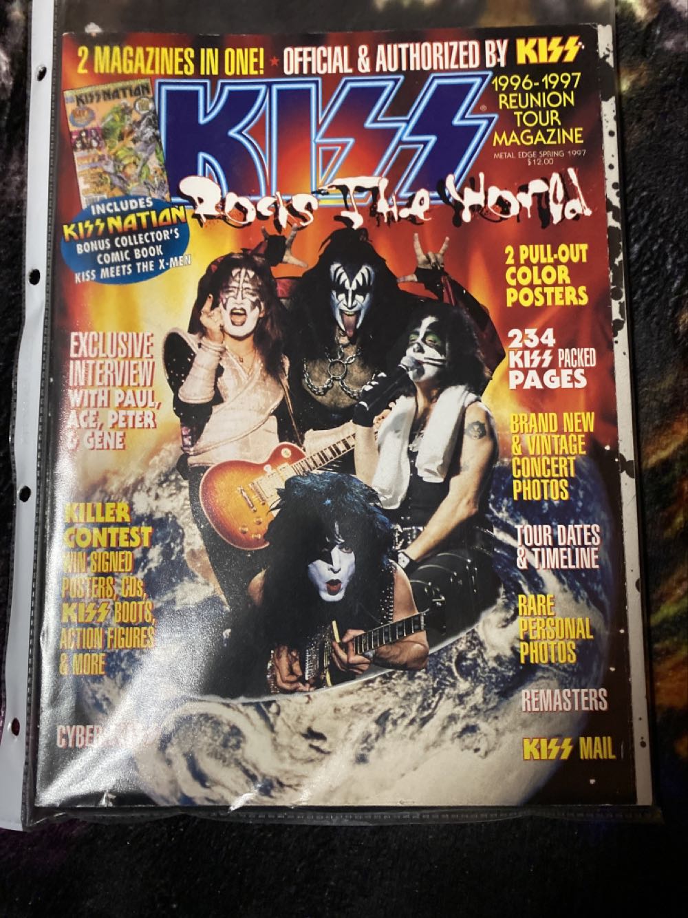 KISS Rocks The World magazine collectible - Main Image 1