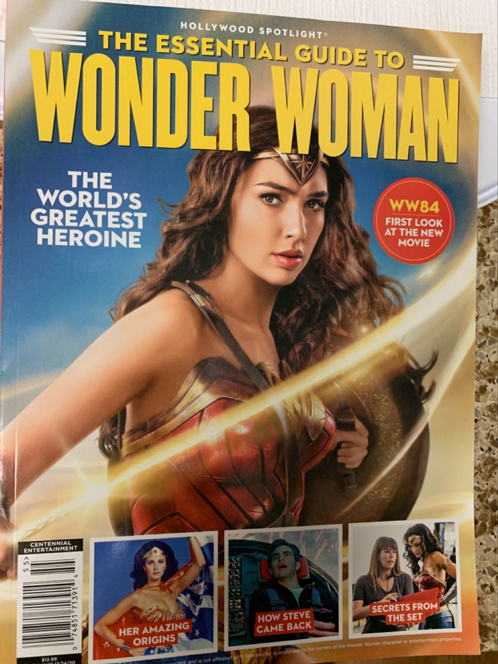 Hollywood Spotlight: The Essential Guide To Wonder Woman  (December) magazine collectible [Barcode 07485171391455] - Main Image 1