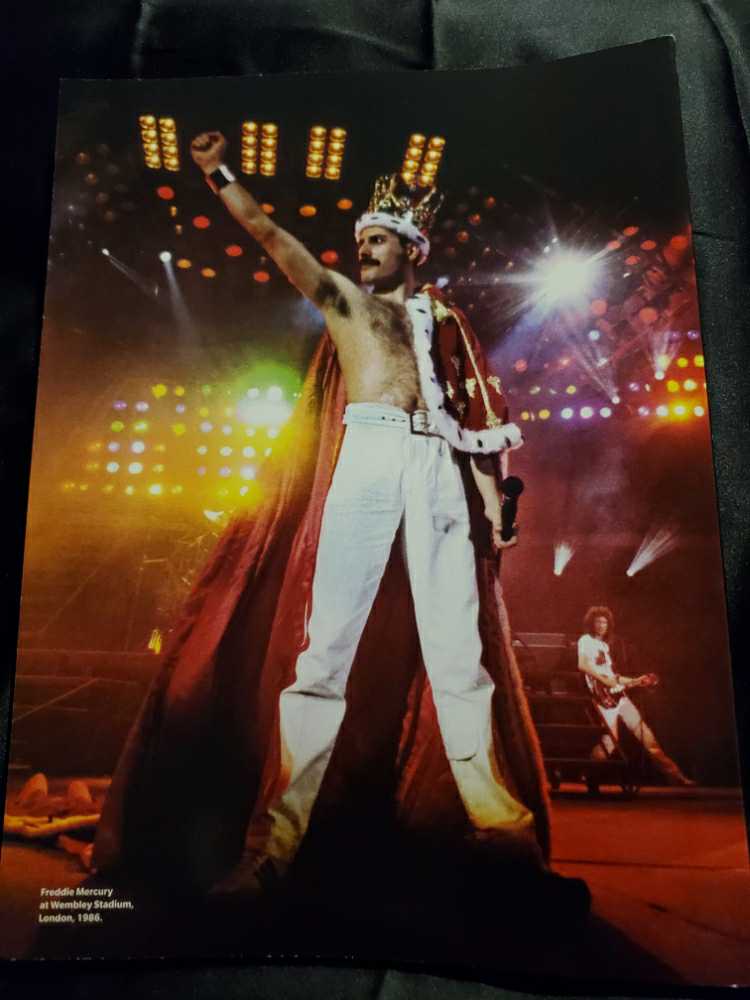 Life: Queen  (November) magazine collectible [Barcode 725274101818] - Main Image 2