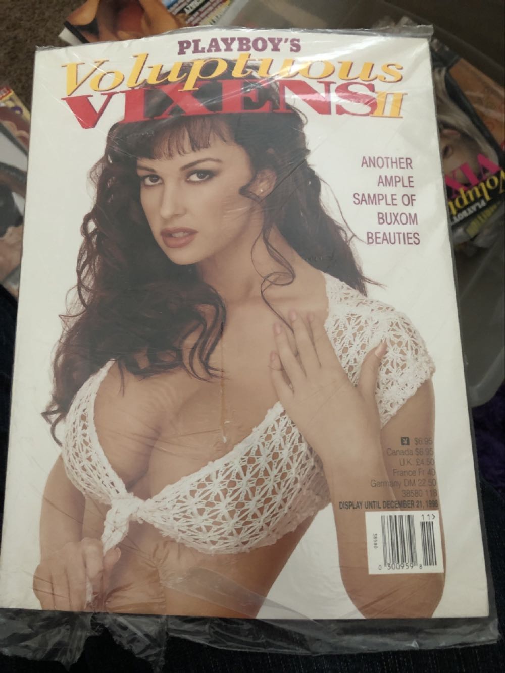 Playboy’s Voluptuous Vixens  magazine collectible [Barcode 03009500009811] - Main Image 1