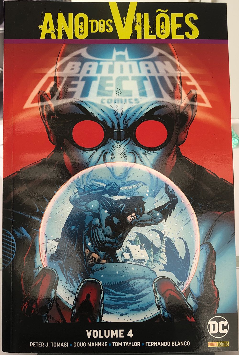 Batman Detective Comics  (January) magazine collectible - Main Image 1