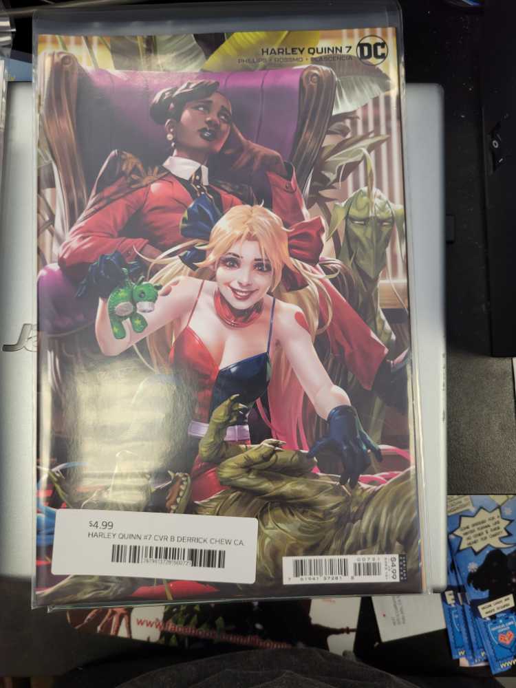 Harley Quinn #1 Yoshitaka Amano Team Exclusive Variant Cover  magazine collectible [Barcode 761941372815] - Main Image 2
