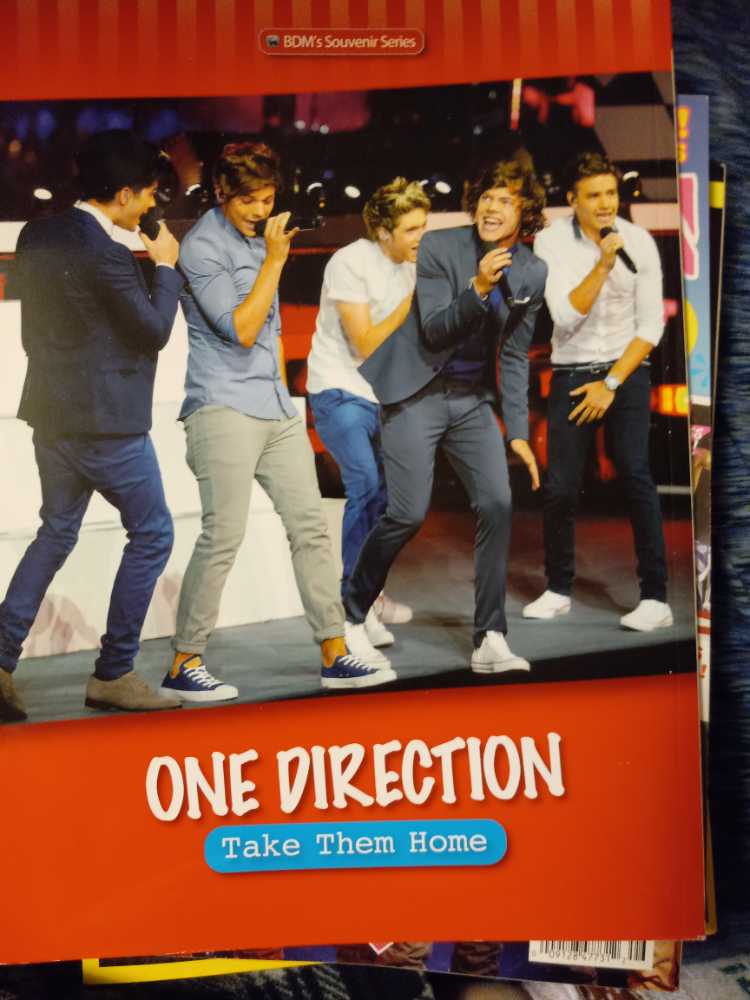 One Direction  (December) magazine collectible [Barcode 074470944072] - Main Image 2