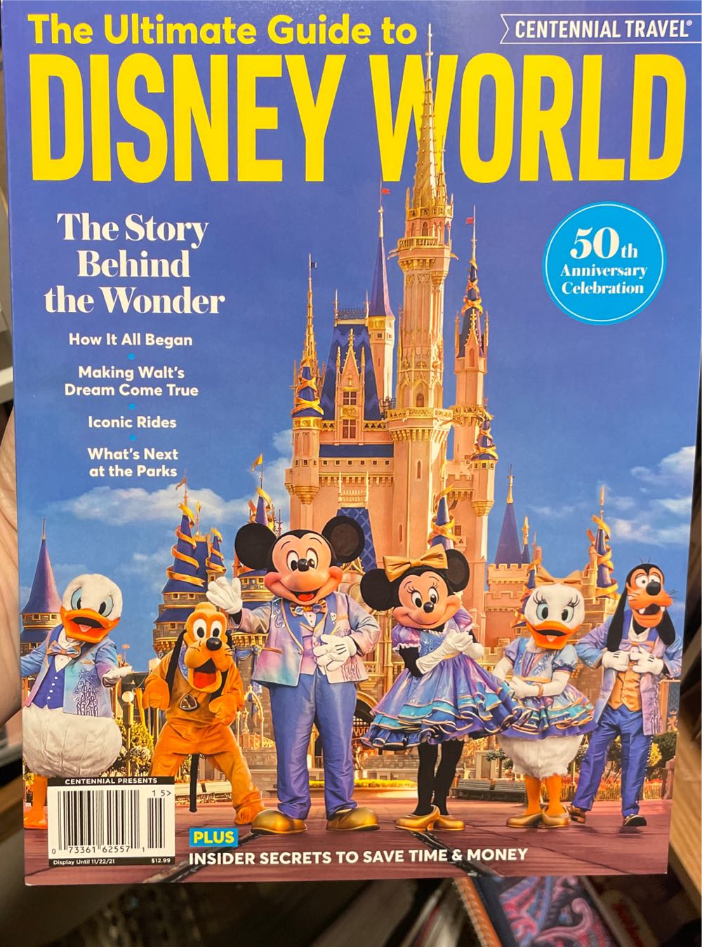 The Ultimate Guide To Walt Disney World  magazine collectible [Barcode 07336162557115] - Main Image 1