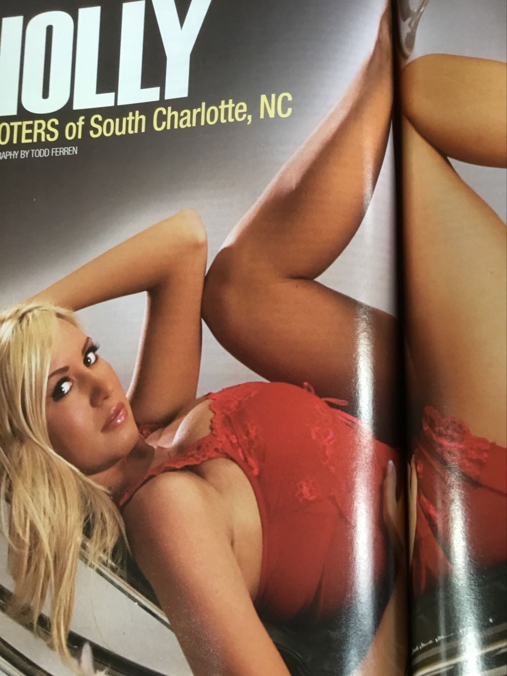 Hooters  (March) magazine collectible - Main Image 2