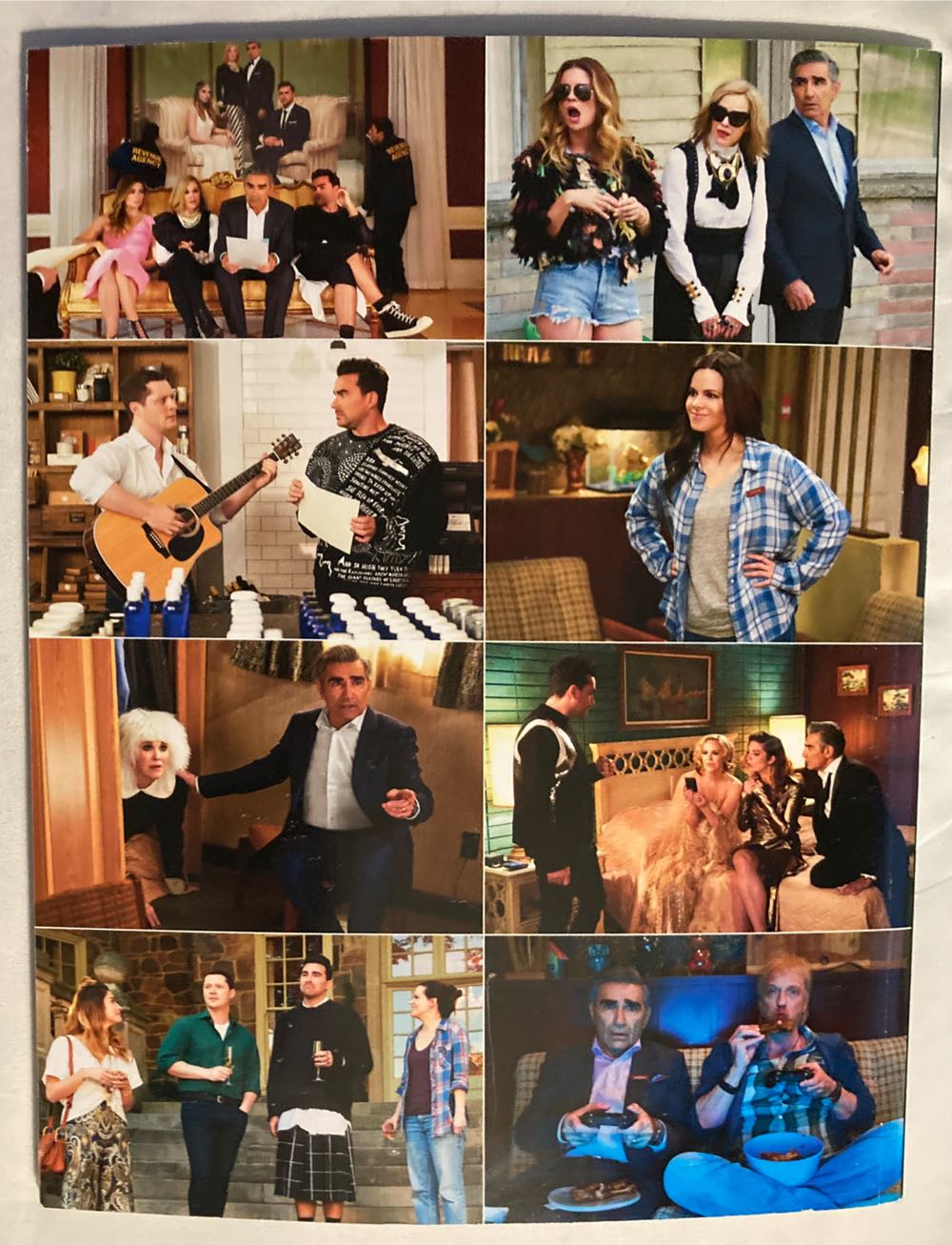 The Ultimate Guide To Schitt’s Creek  magazine collectible [Barcode 07244010559175] - Main Image 2