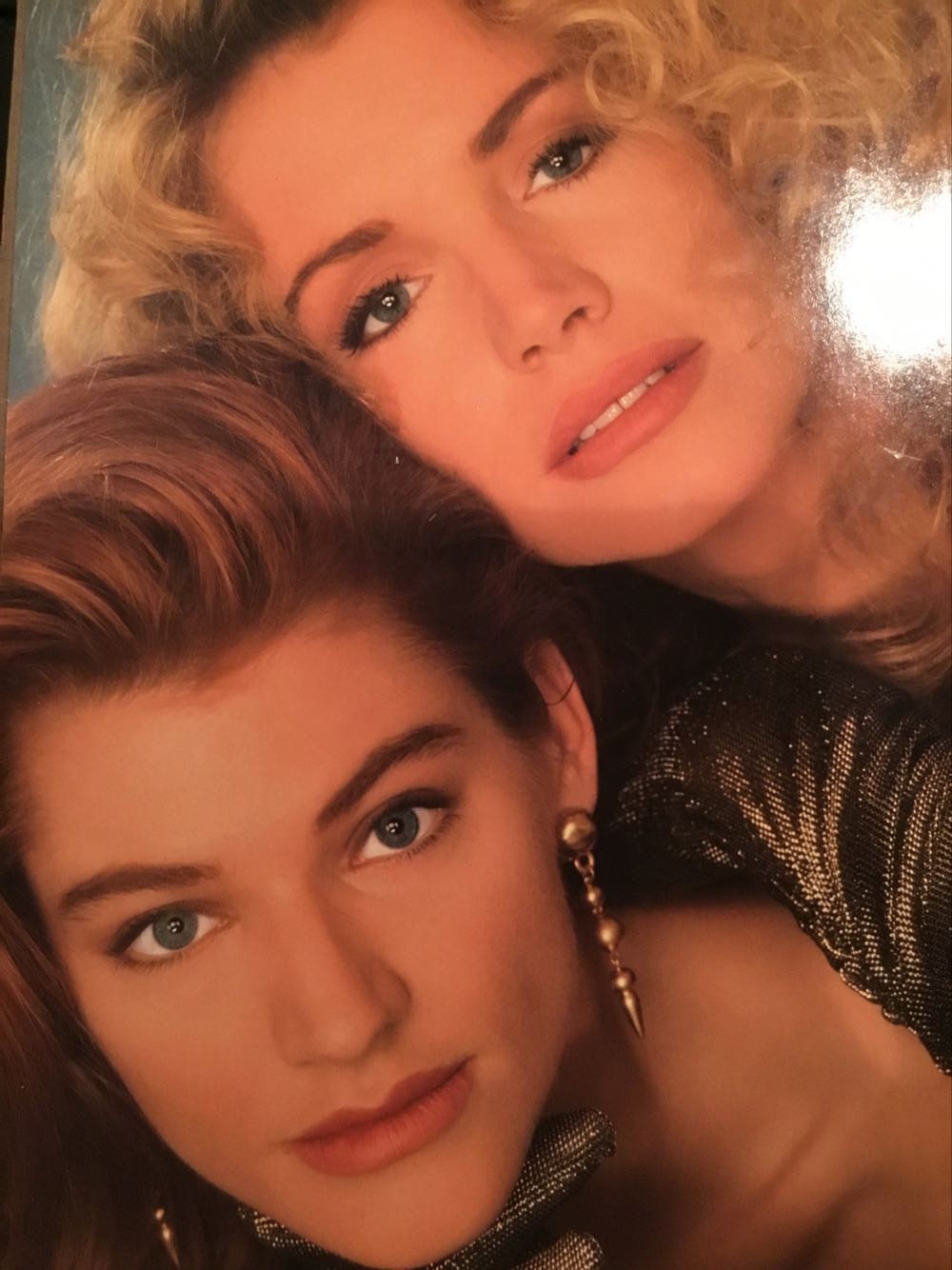 Playboy’s Sisters  (February) magazine collectible [Barcode 03009500009802] - Main Image 2