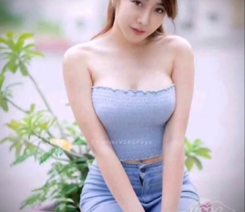 Playboy’s Girls Of The World  (October) magazine collectible [Barcode 03009500009810] - Main Image 4