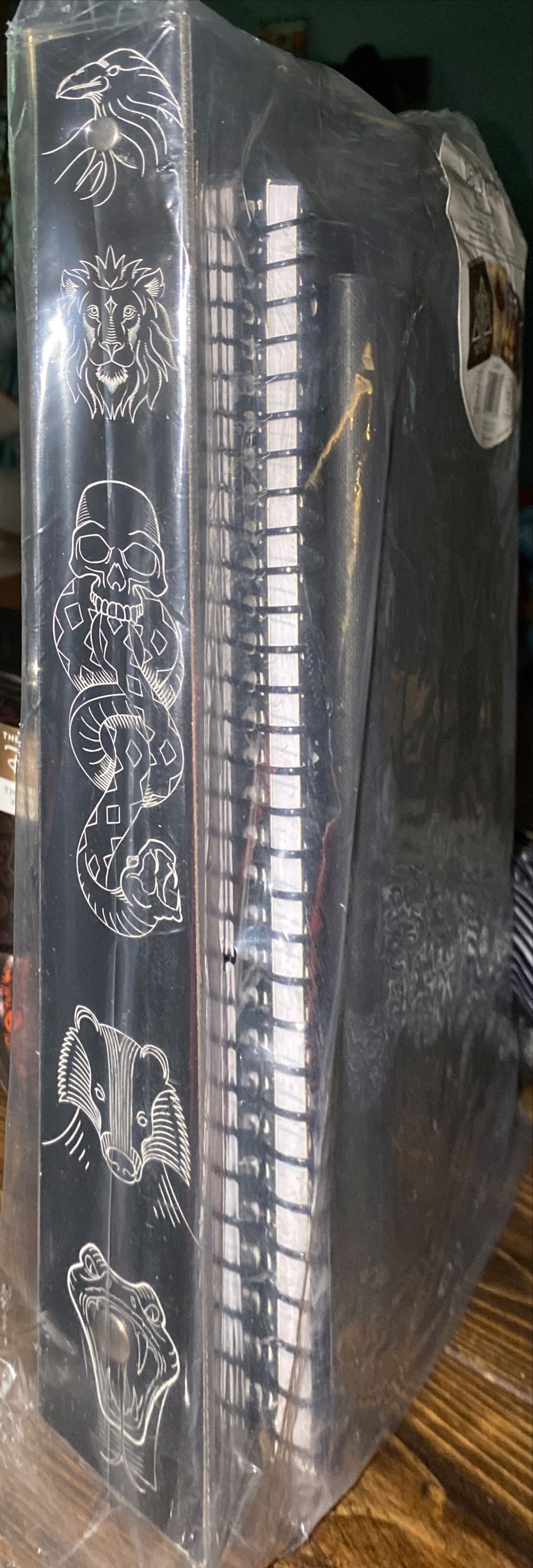 Harry Potter Folder  magazine collectible [Barcode 191537123864] - Main Image 3