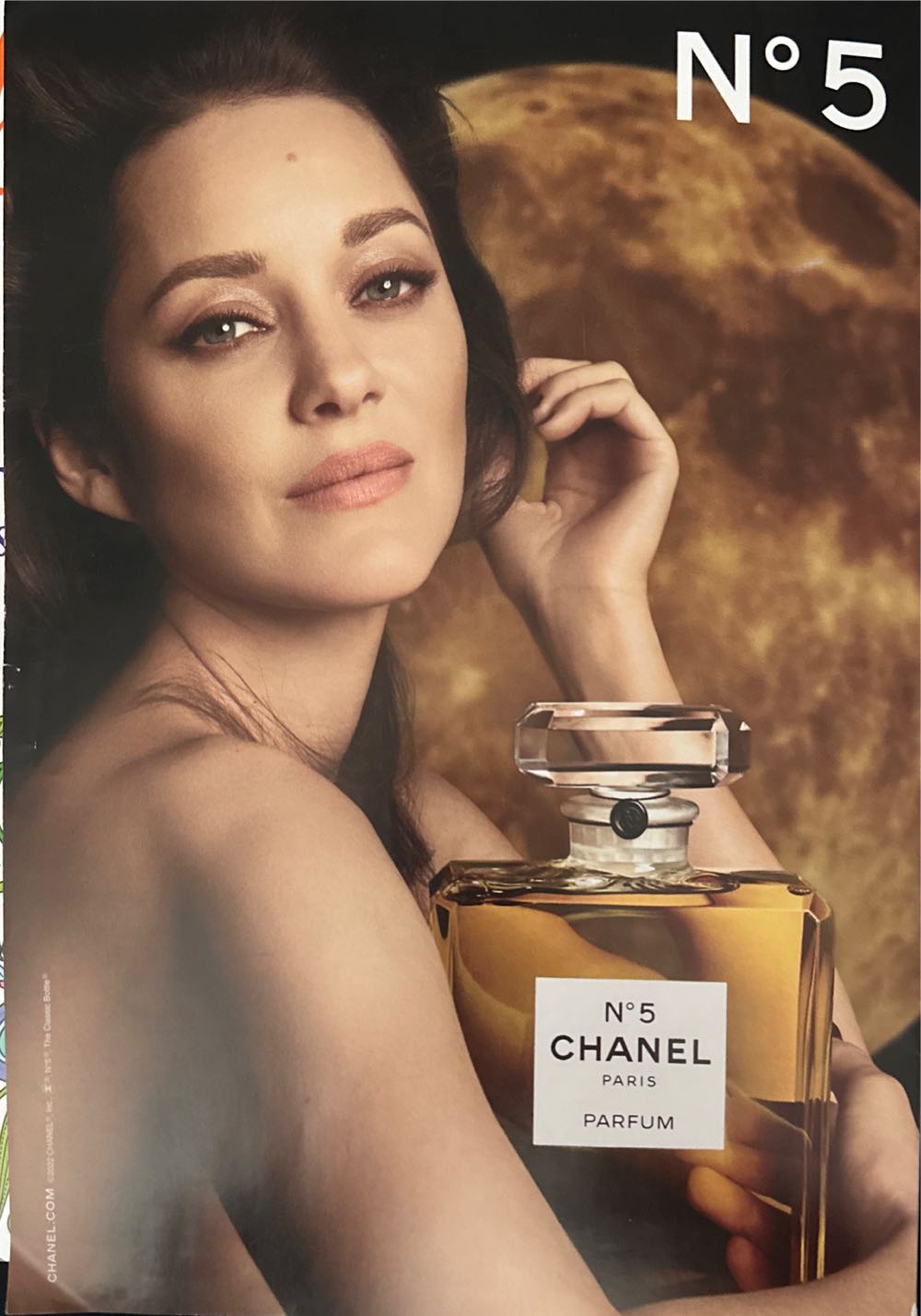 Jennifer Aniston  (December) magazine collectible [Barcode 03570708429987] - Main Image 2