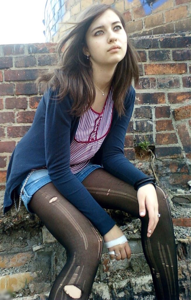 Hot In Wet Panties  magazine collectible - Main Image 2