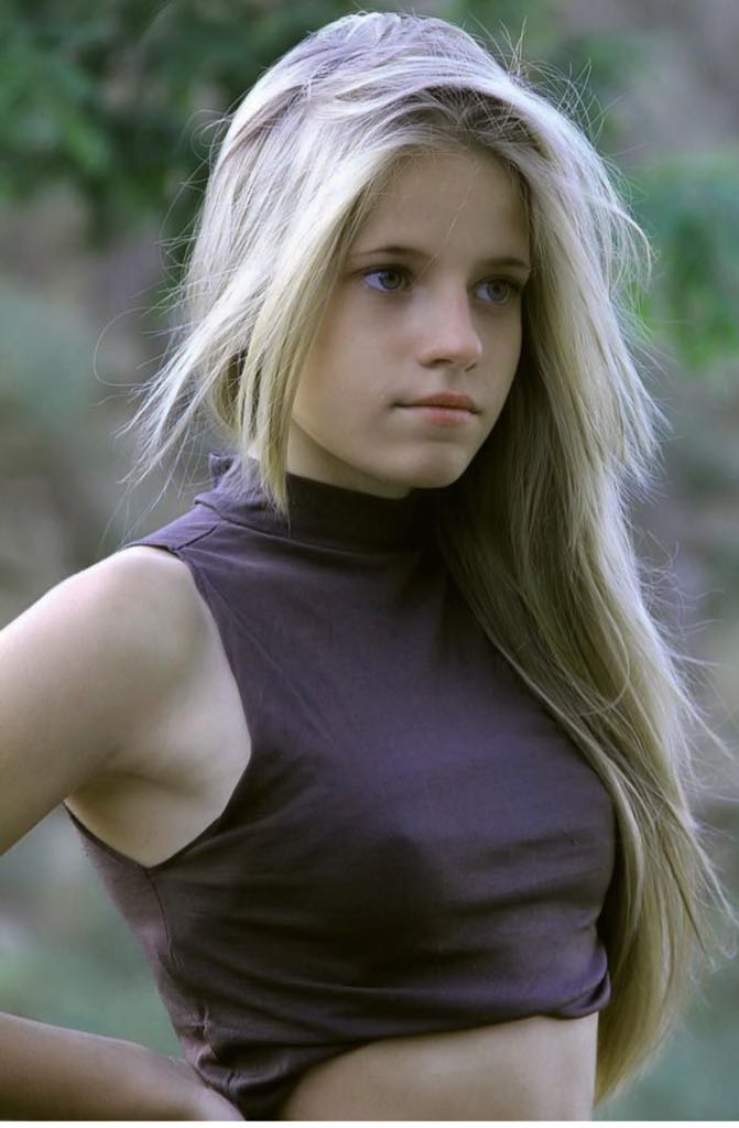 XTC Bikini Girls  magazine collectible - Main Image 2