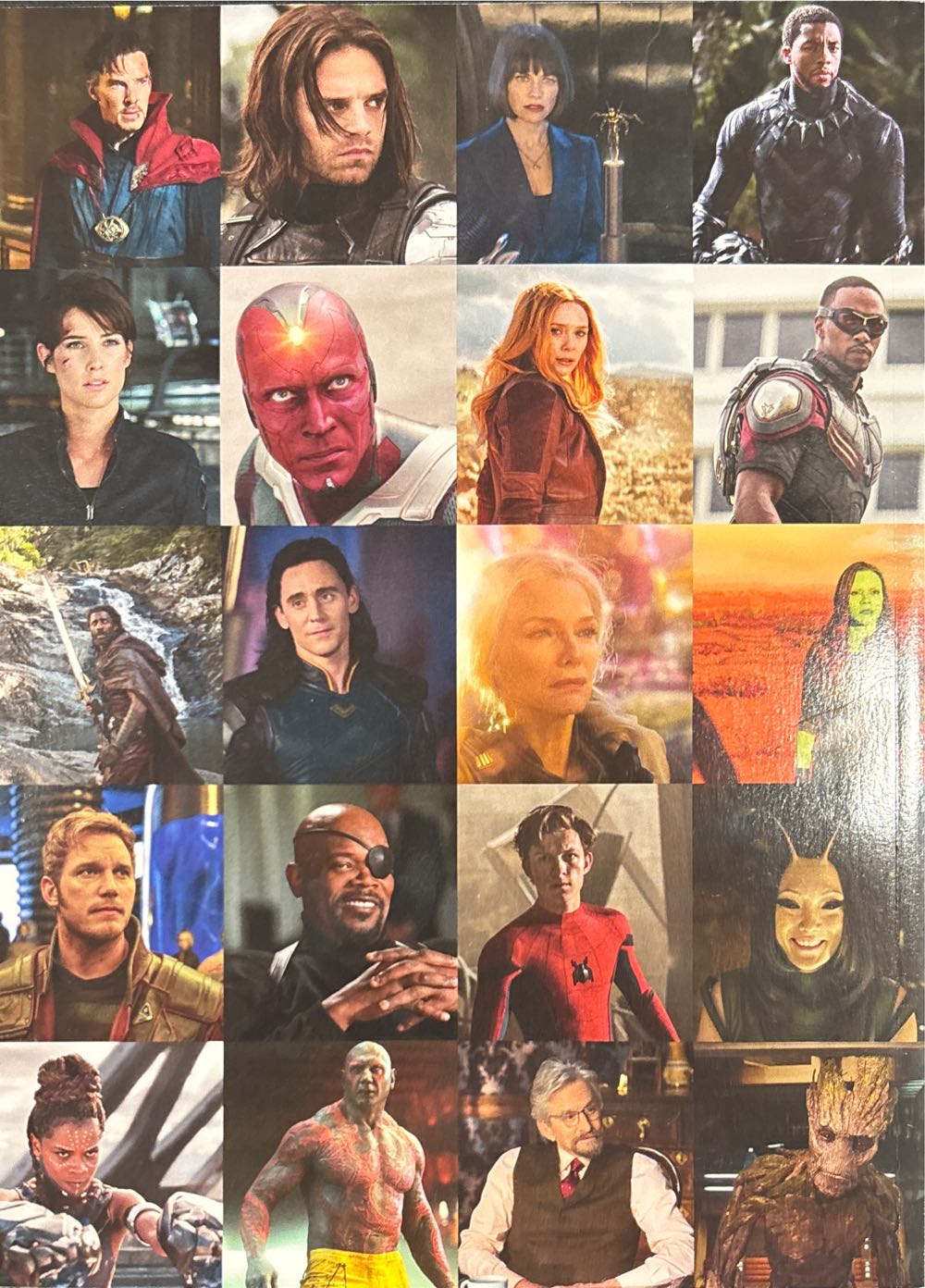 The Ultimate Guide To The Avengers  magazine collectible [Barcode 07098910558495] - Main Image 2