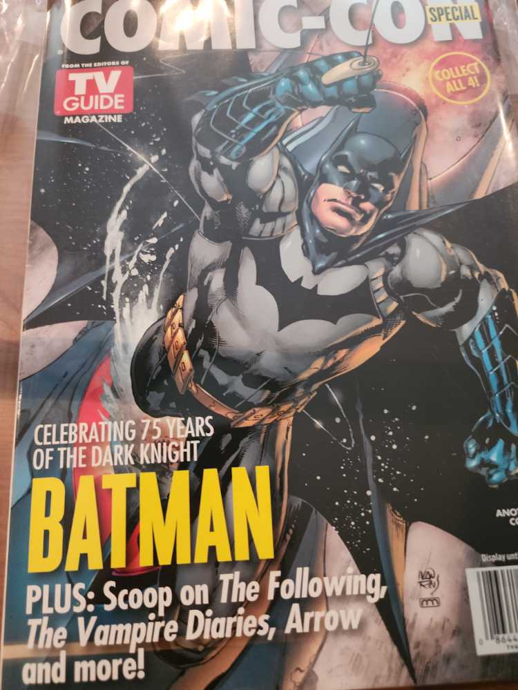 TV Guide Comic-Con Special  (September) magazine collectible [Barcode 08644118221543] - Main Image 2