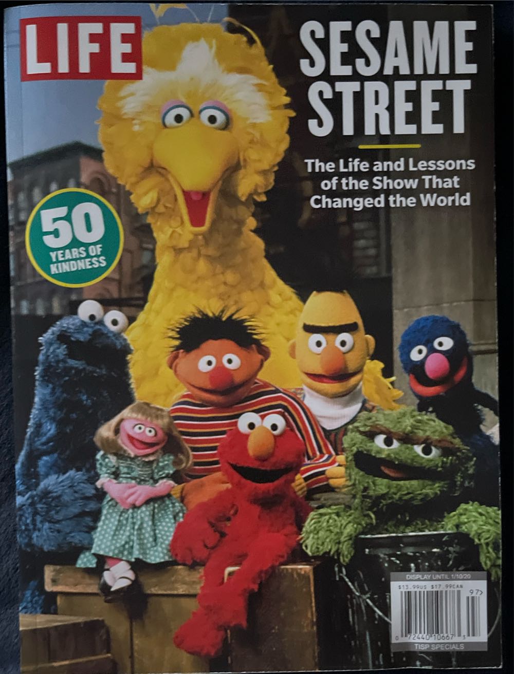 LIFE: SESAME STREET  magazine collectible [Barcode 07244010667397] - Main Image 2