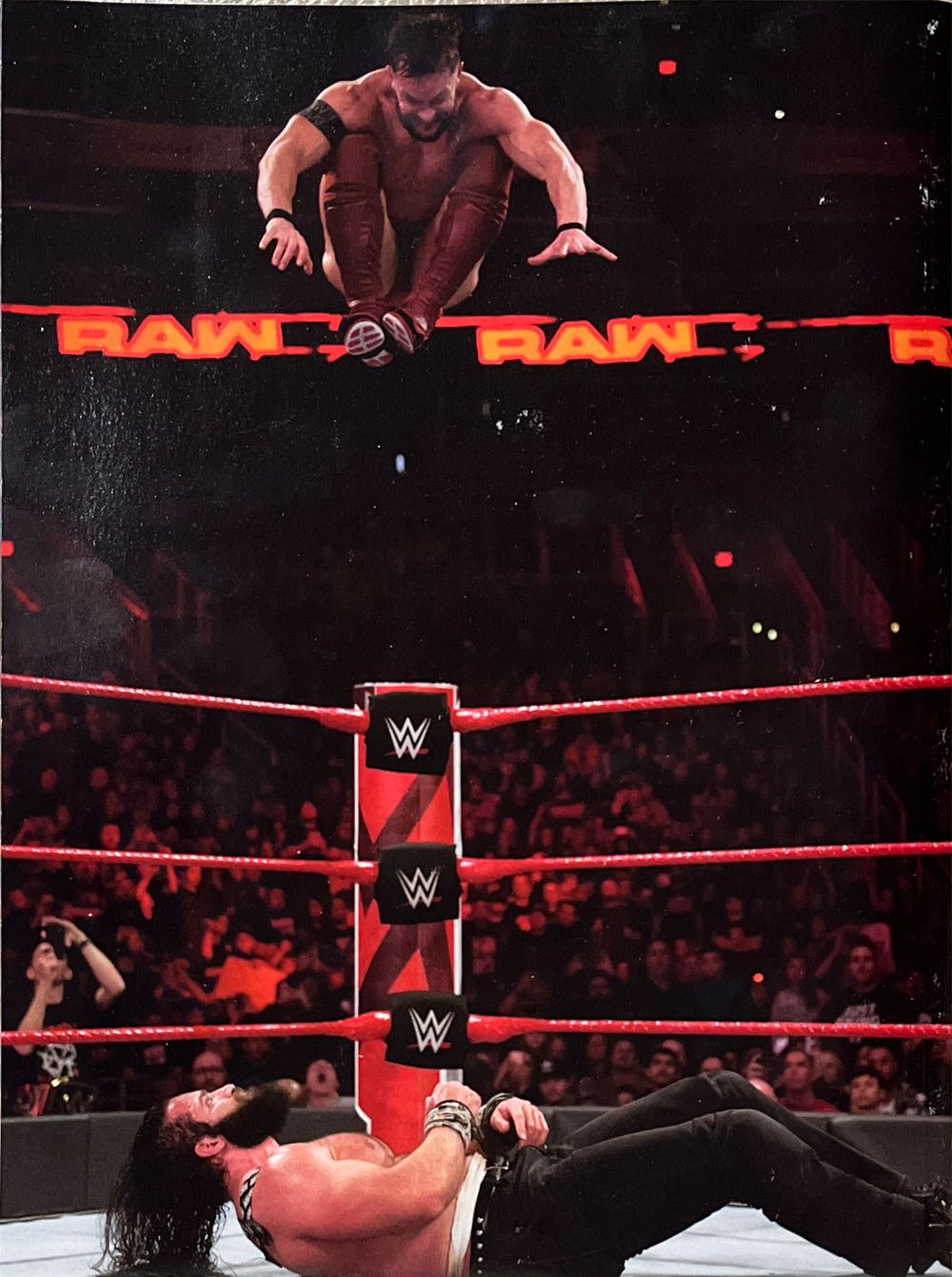 Best Of WWE Collector’s Edition  magazine collectible - Main Image 2