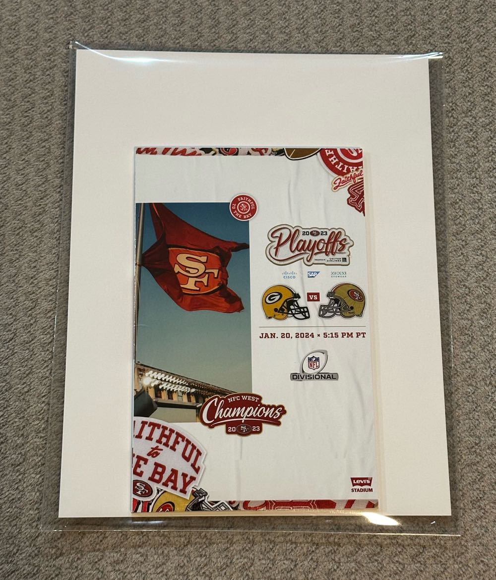 Buffy The Vampire Slayer Official Issue # Titan Books Uk 2001 U.k Edition With Poster Btvs May Date 99