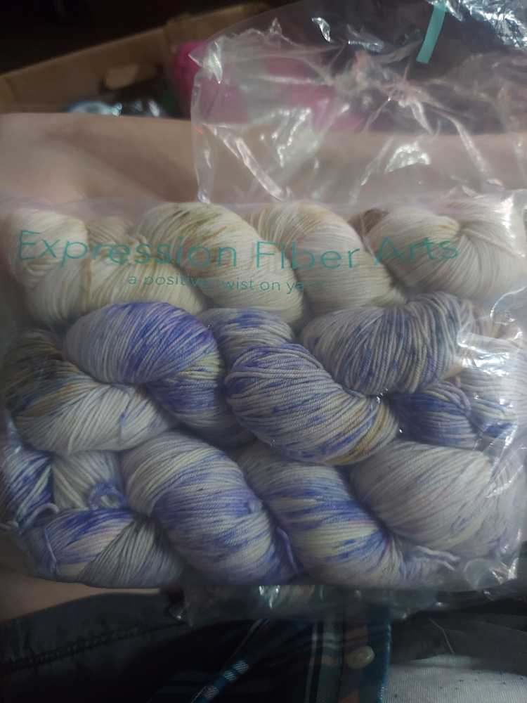 Expression Fiber Arts: Emerging Hues  magazine collectible - Main Image 2