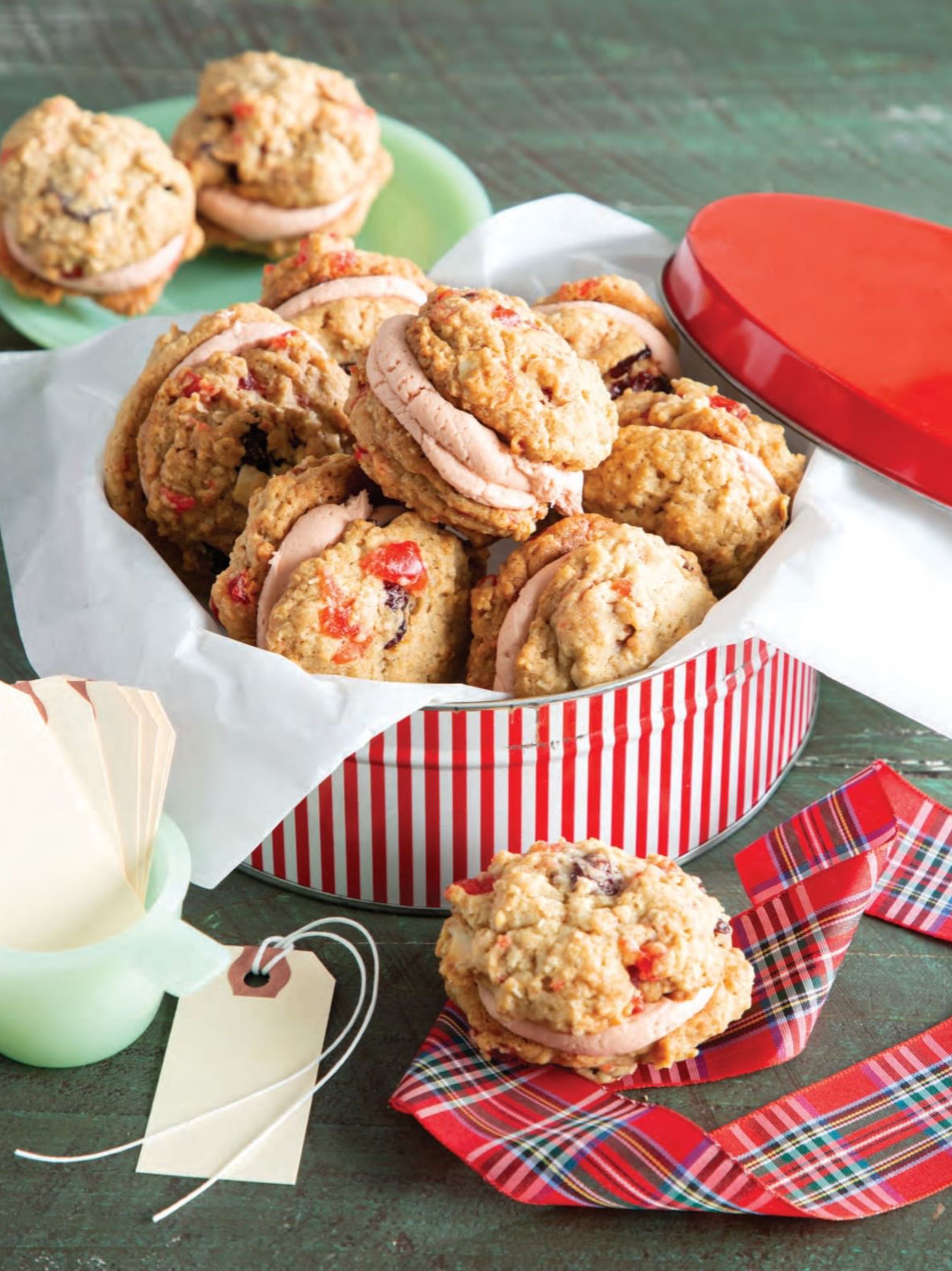 Taste of the South Christmas Cookbook 2022 October  (October) magazine collectible - Main Image 2