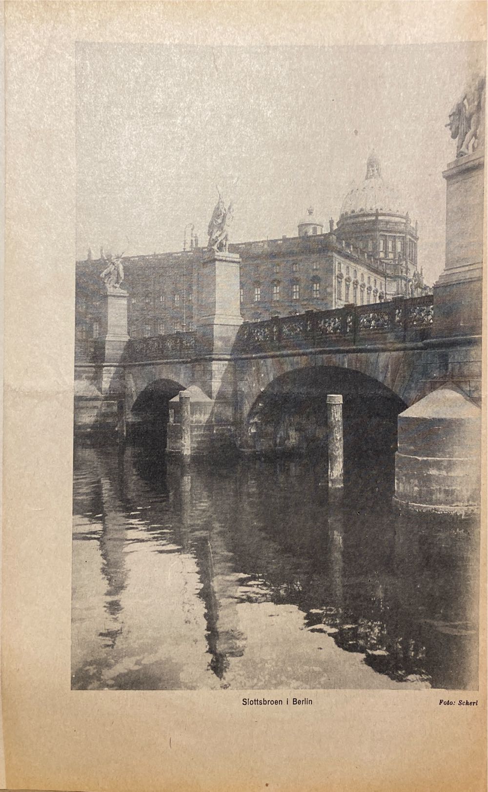 Korrespondanse fra Berlin (H)  (August) magazine collectible - Main Image 2