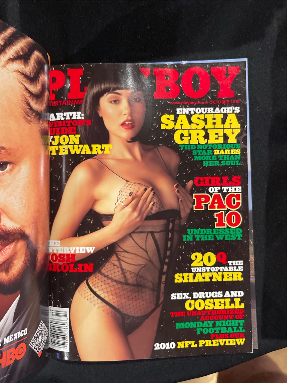 October 2010  magazine collectible [Barcode 07148602460670] - Main Image 2