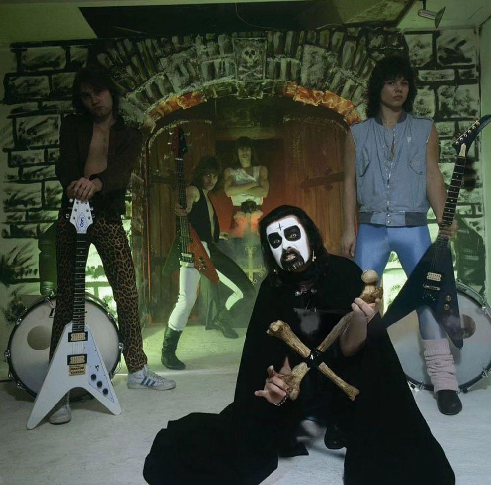 Cracked 220  magazine collectible - Main Image 3