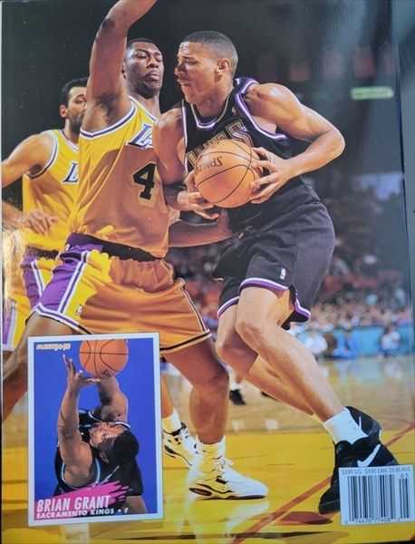 1995 BECKETT BASKETBALL  (May) magazine collectible - Main Image 2
