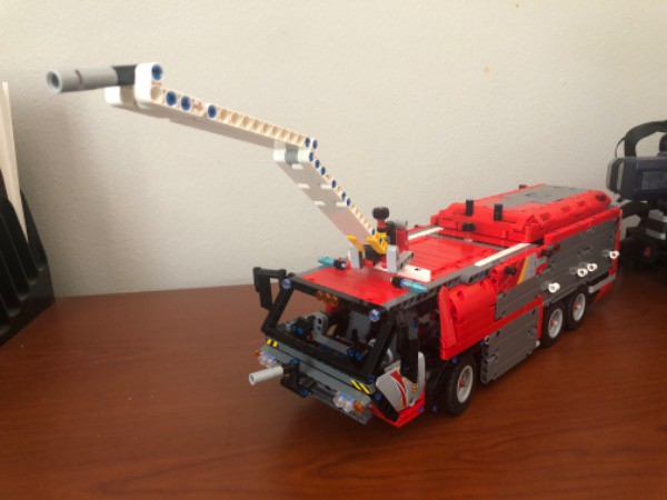 Flughafen Fire Truck  magazine collectible - Main Image 4