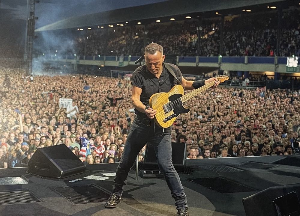 Uncut  (August) magazine collectible - Main Image 4