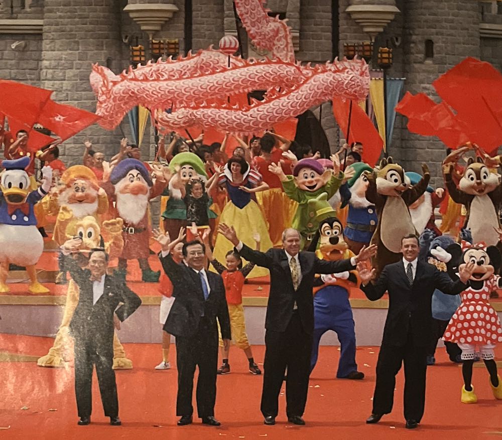 Disneyland Resort Paris Tribune 41  (September) magazine collectible - Main Image 2