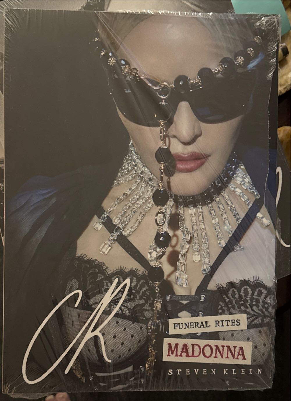 CR FASHIONBOOK   (March) magazine collectible - Main Image 2