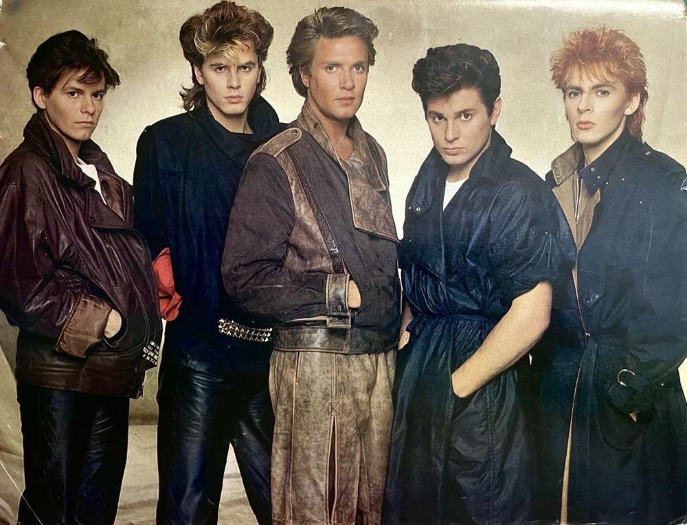 Smash Hits 8307 July 07-20 83  (July) magazine collectible - Main Image 3