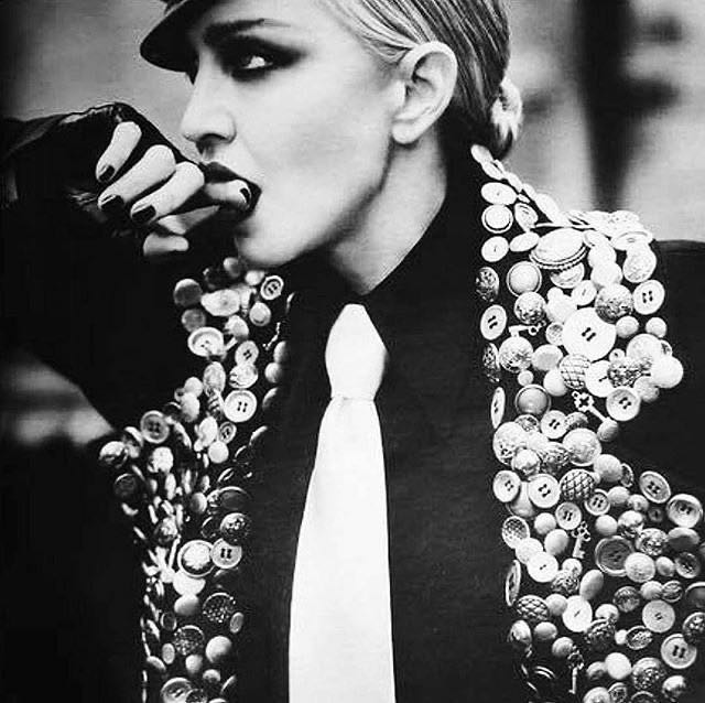 Vogue Deutsch  (April) magazine collectible - Main Image 2