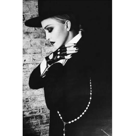 Vogue Deutsch  (April) magazine collectible - Main Image 3