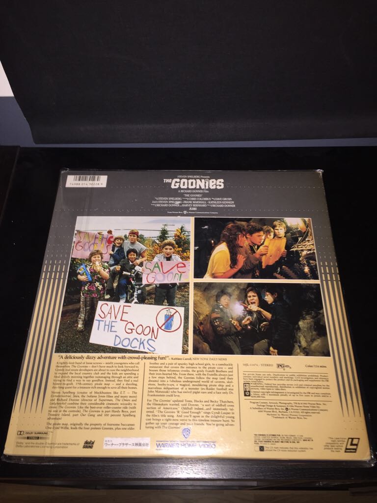 Goonies, The (1985) Laser Disc movie collectible [Barcode 085391230465] - Main Image 2