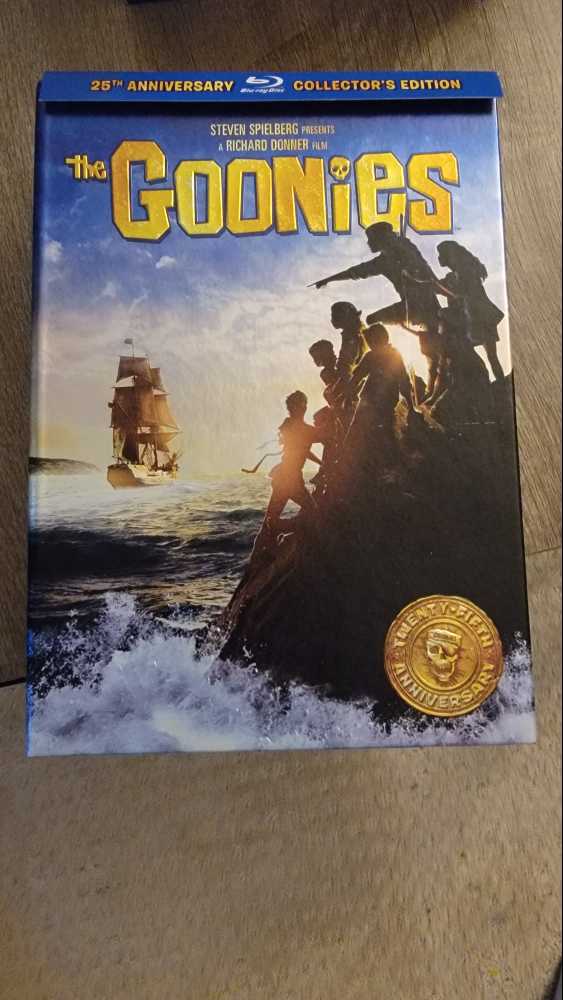 The Goonies (25th Anniversary Collector’s Edition) Blu-ray movie collectible [Barcode 883929118335] - Main Image 3