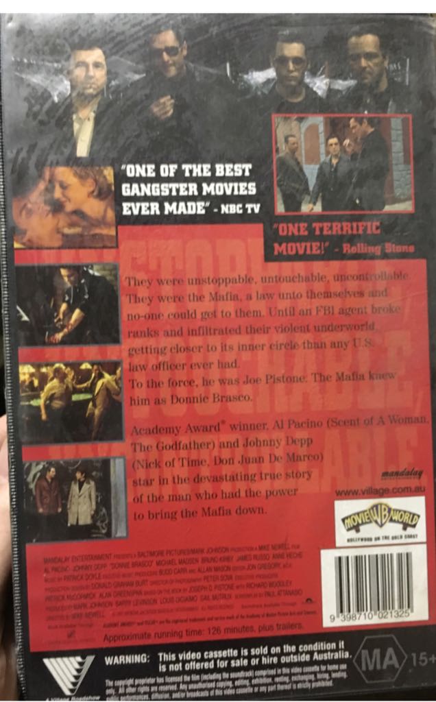 Donnie Brasco (VHS) VHS movie collectible [Barcode 043396056916] - Main Image 2