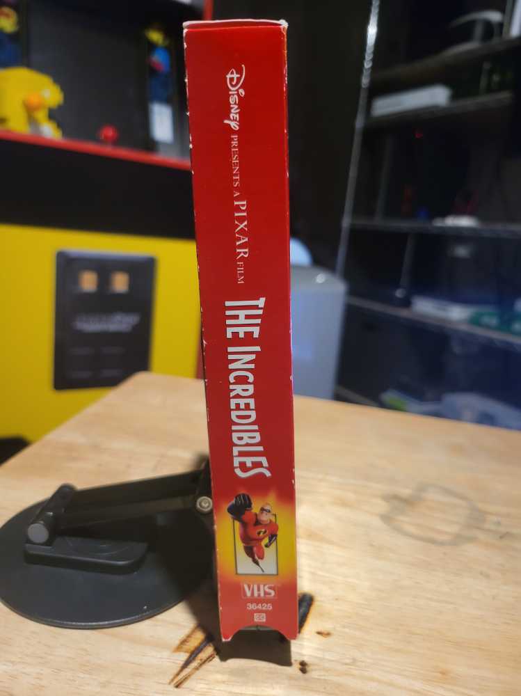 The Incredibles 1 VHS movie collectible [Barcode 8728256279972] - Main Image 3