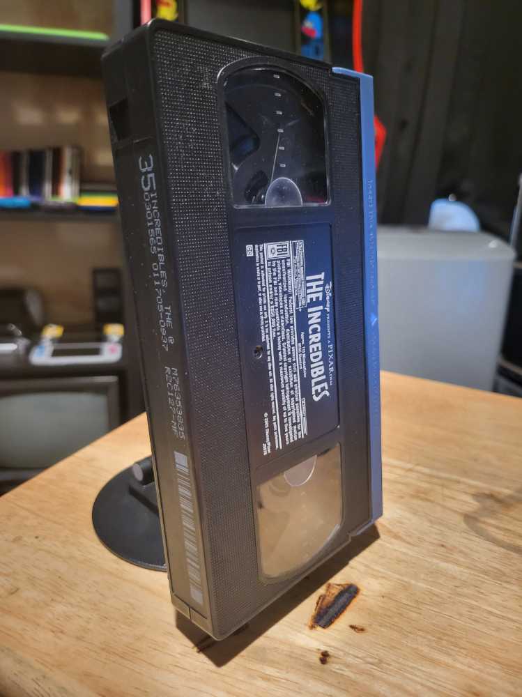 The Incredibles 1 VHS movie collectible [Barcode 8728256279972] - Main Image 4
