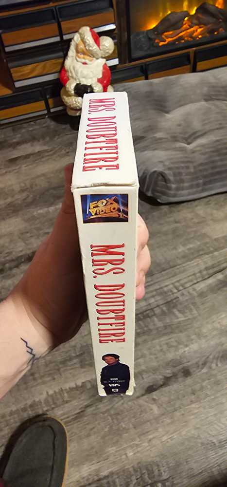 Mrs. Doubtfire VHS movie collectible [Barcode 086162858833] - Main Image 4