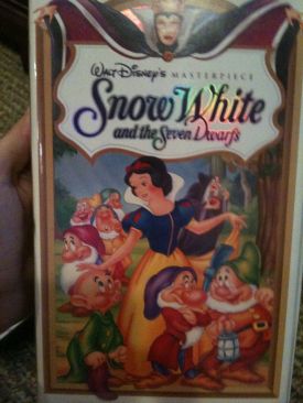 Snow White and the Seven Dwarfs VHS movie collectible [Barcode 717951524072] - Main Image 1