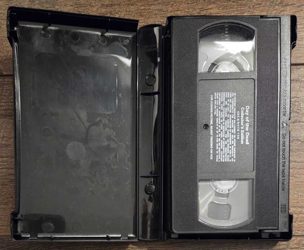 Day of the Dead VHS movie collectible [Barcode 013131013832] - Main Image 3